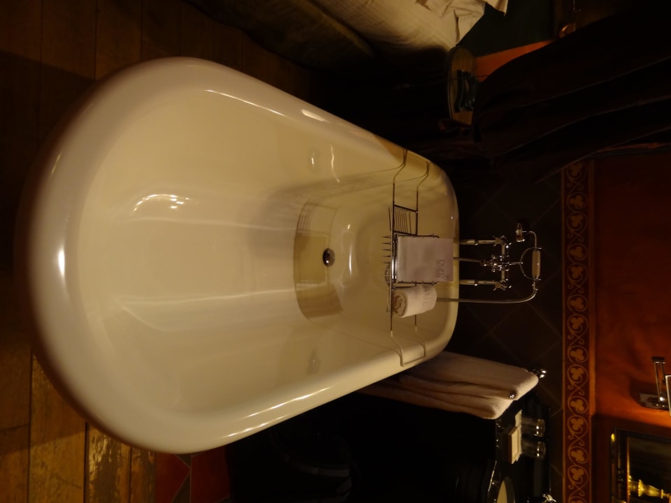 Schöne Badewanne im Zimmer Hotel Cour des Loges