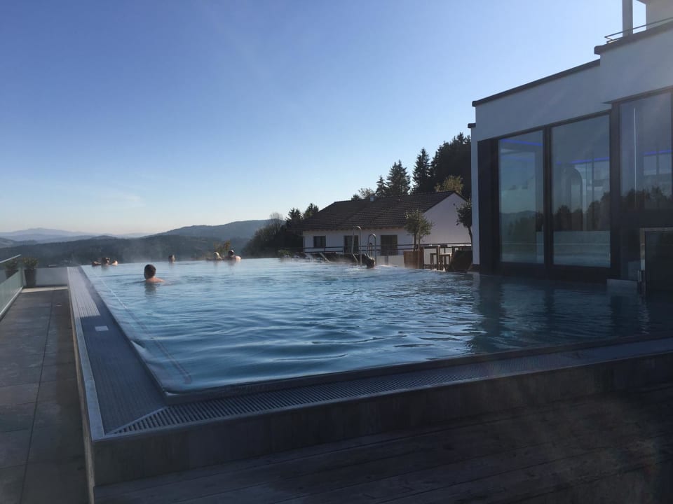"Infinity-Pool" Wellnesshotel Zum Bräu (Kollnburg) • HolidayCheck ...
