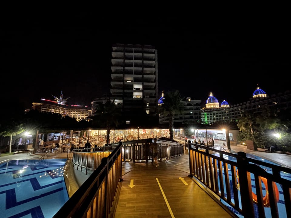 Außenansicht Saturn Palace Resort Hotel