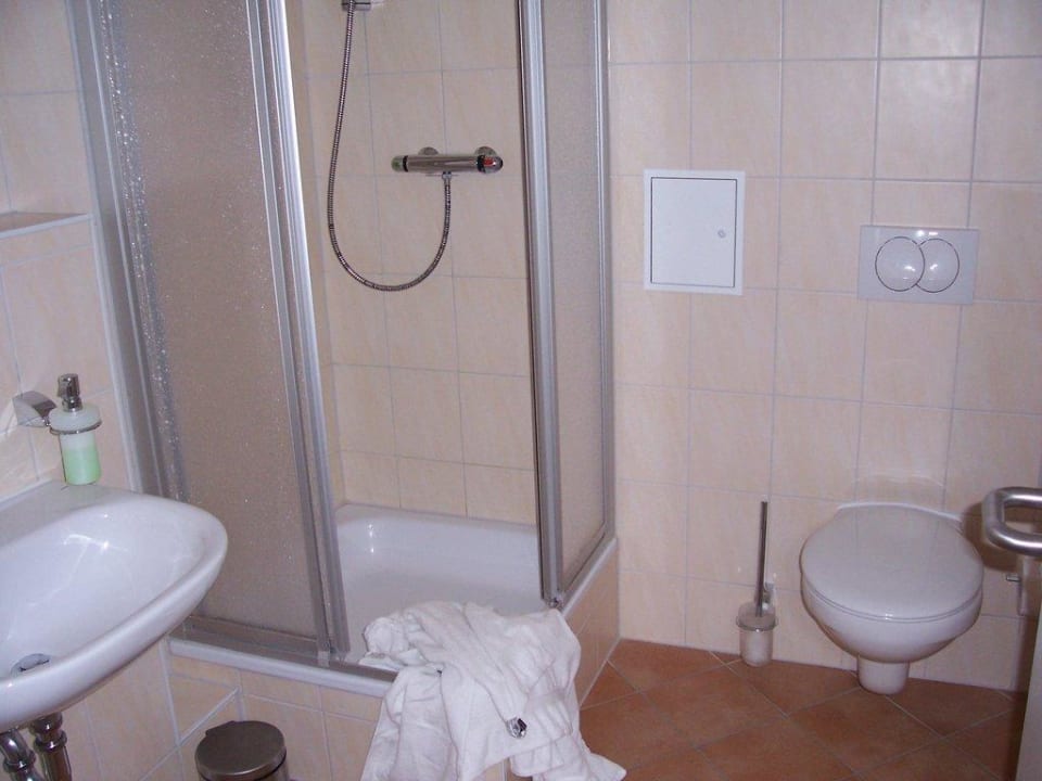 Bad mit Dusche/WC Hotel zum Hothertor