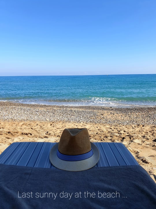 Strand Ikones Seafront Luxury Suites