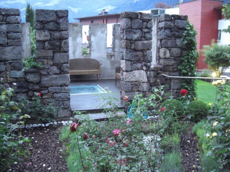 Garten mit Ruhezone Lindenhof Pure Luxury & Spa DolceVita Resort