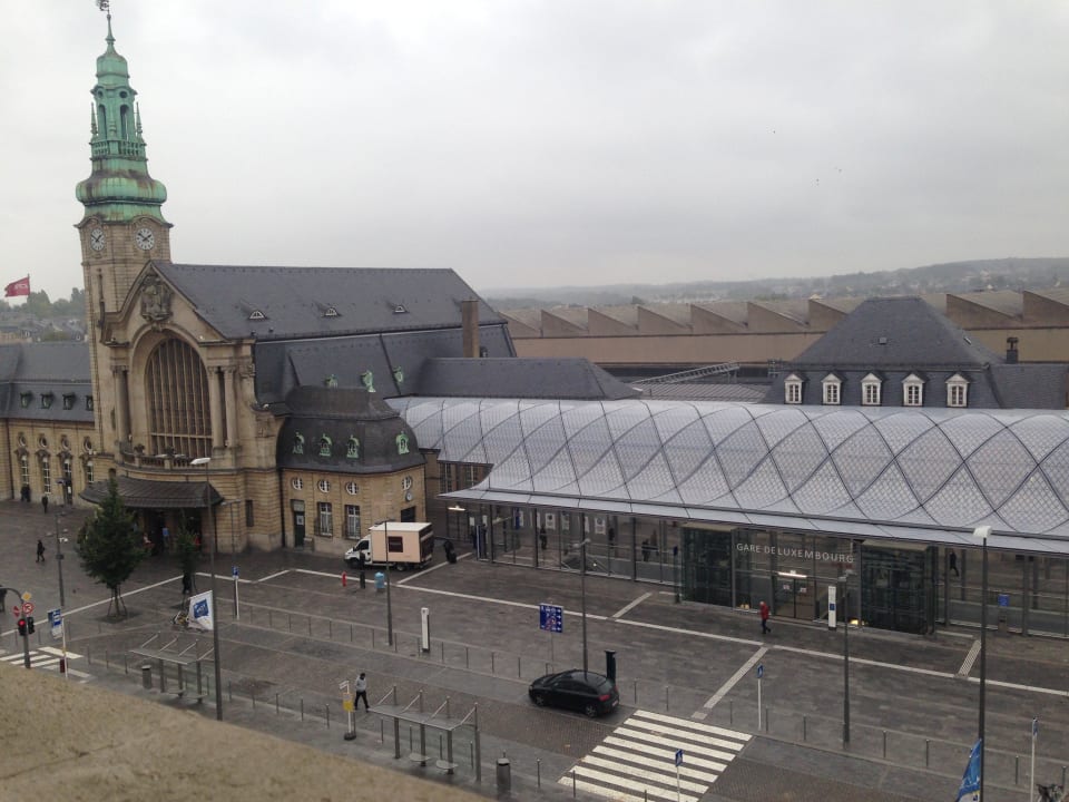 Ausblick auf den Bahnhof Hotel Empire