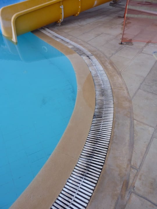 Pool mit Schimmelflecken Apollonia Beach Resort & Spa