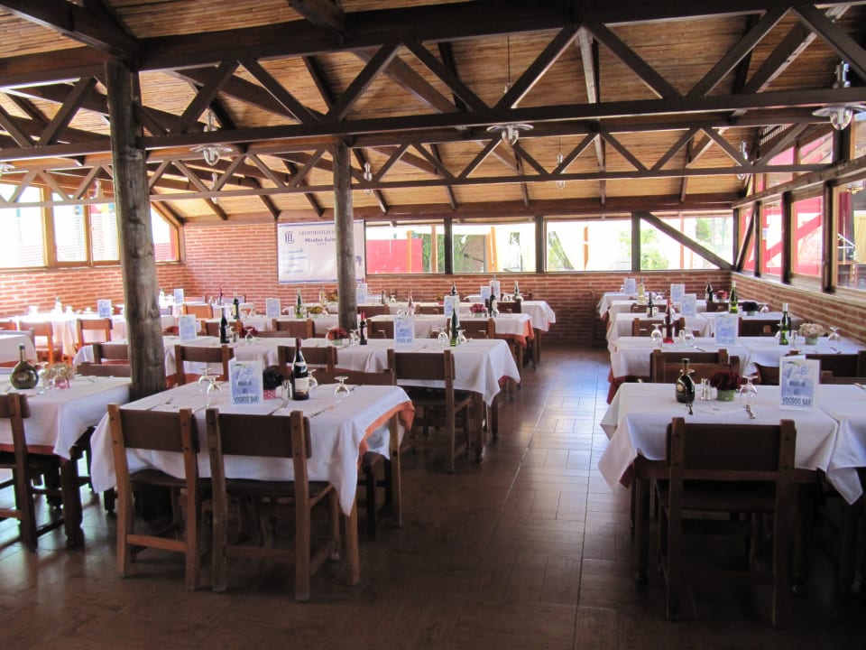 Restaurant HL Miraflor Suites Hotel