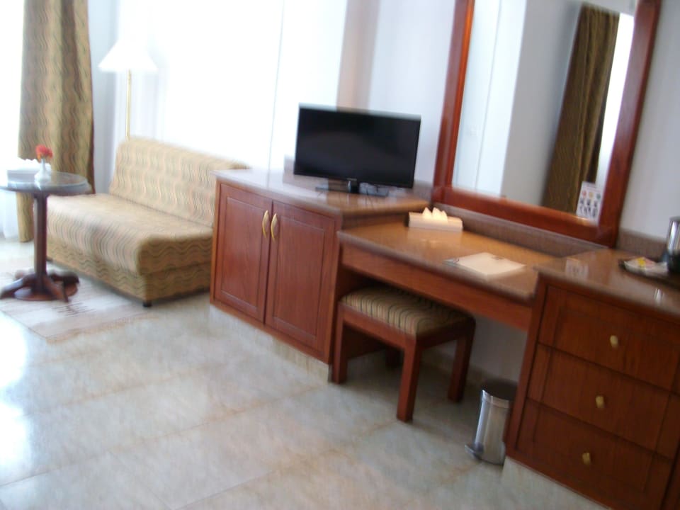 Einrichtung mit Aufbettung Golden Beach Resort