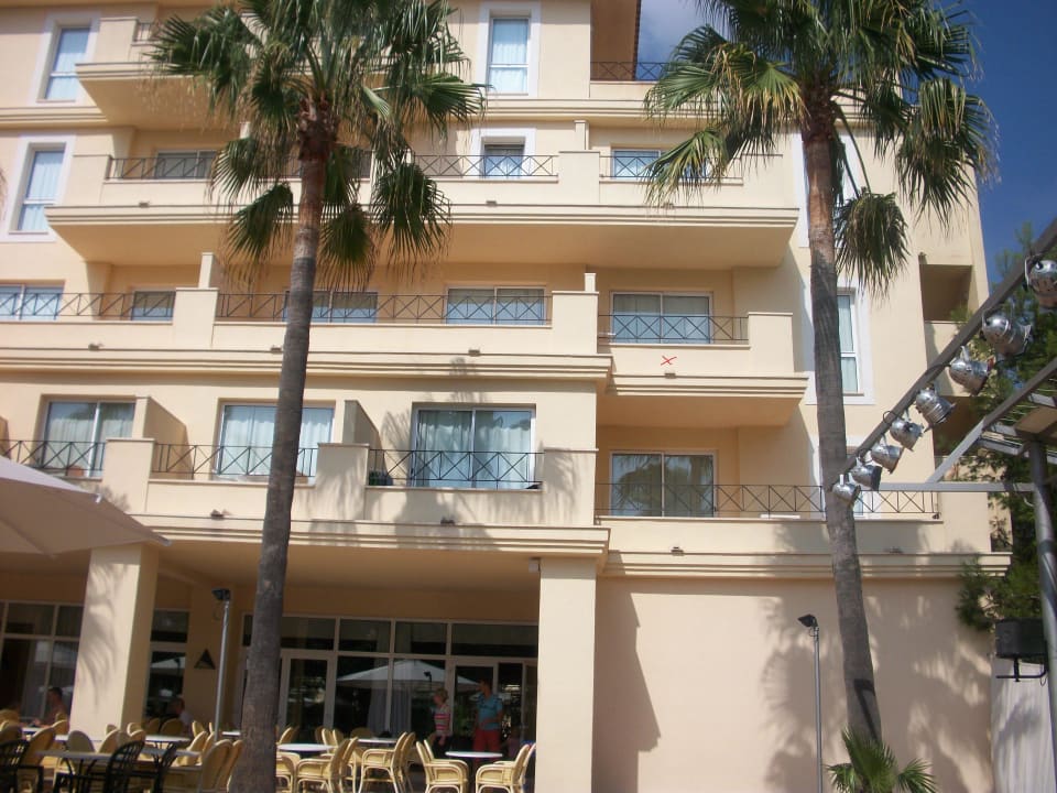 Blick vom Pool auf Gebäude 4 Hotel HM Mar Blau