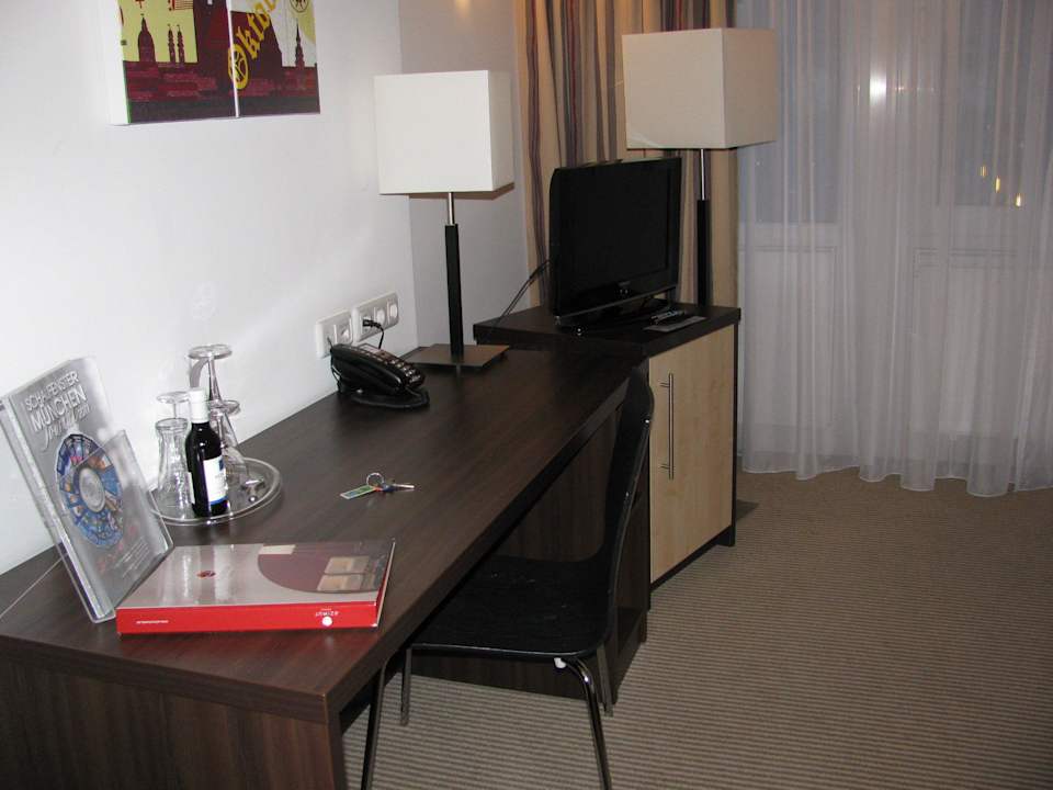 Schreibtisch acom Hotel München