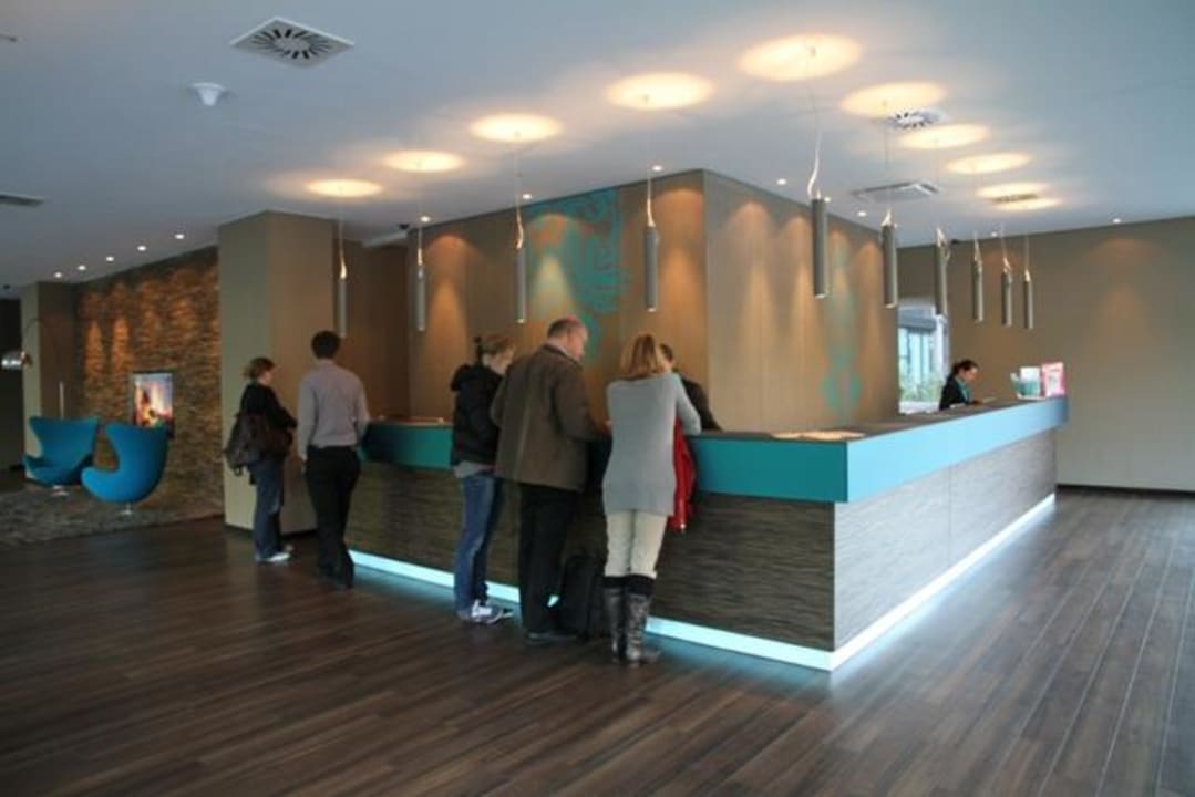 Rezeption Motel One Hamburg-Alster