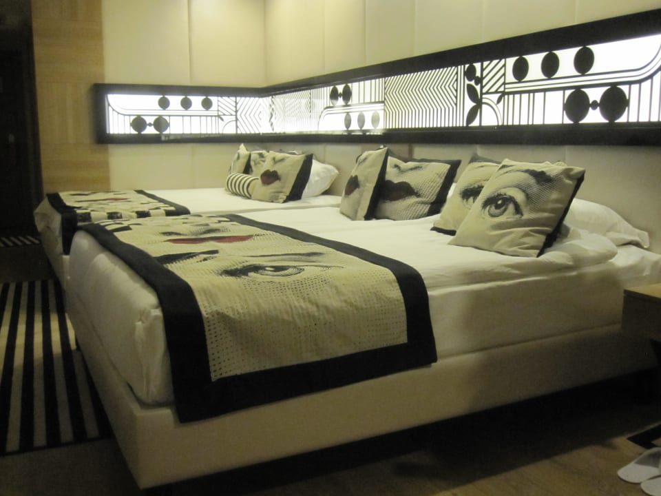 Zwei große Betten im Doppelzimmer Hotel Delphin Imperial