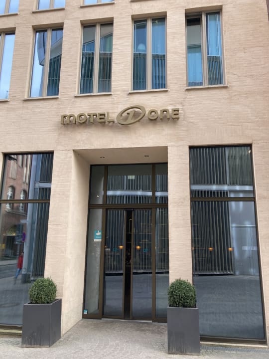 Außenansicht Motel One Lübeck