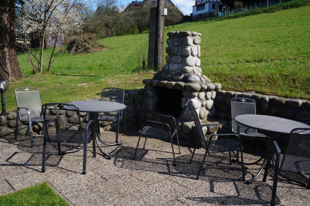 Grillplatz am kleinen Schwimmbad Pension Bobes