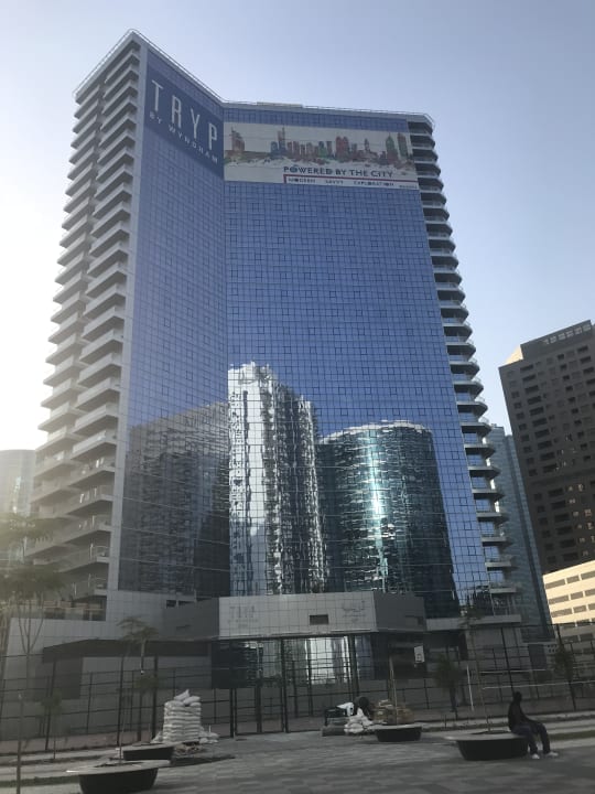 Außenansicht Tryp by Wyndham Dubai