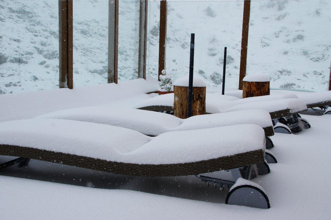 Terrasse nach Wintereinbruch Wedelhütte Hotel & Chalet