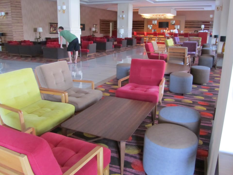 Sitzmöglichkeit bei der Lobbybar Hotel Royal Garden Beach