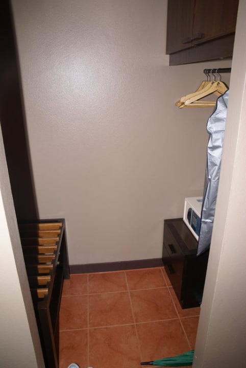 Superior Zimmer: Gardarobe und Safe Khao Lak Merlin Resort