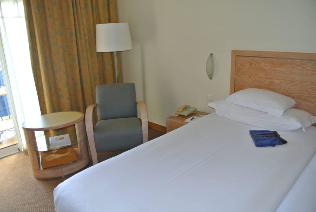Bett und Sessel Hotel PortoBay Santa Maria