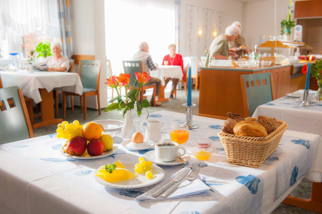 Der Tag beginnt mit einem reichhaltigen Frühstück Erholungszentrum Büsum