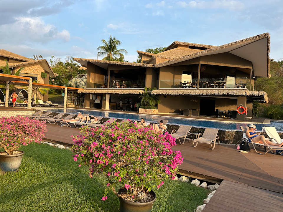 Pool Nammbu Beach Front Bungalow