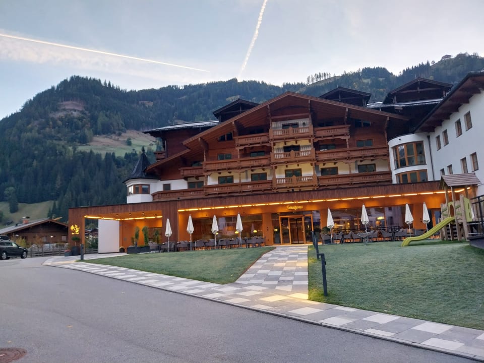 Außenansicht Hotel Tauernhof