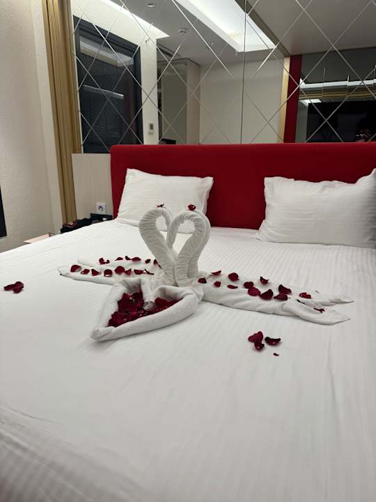 Zimmer Granada Luxury Red ( Adult +16)