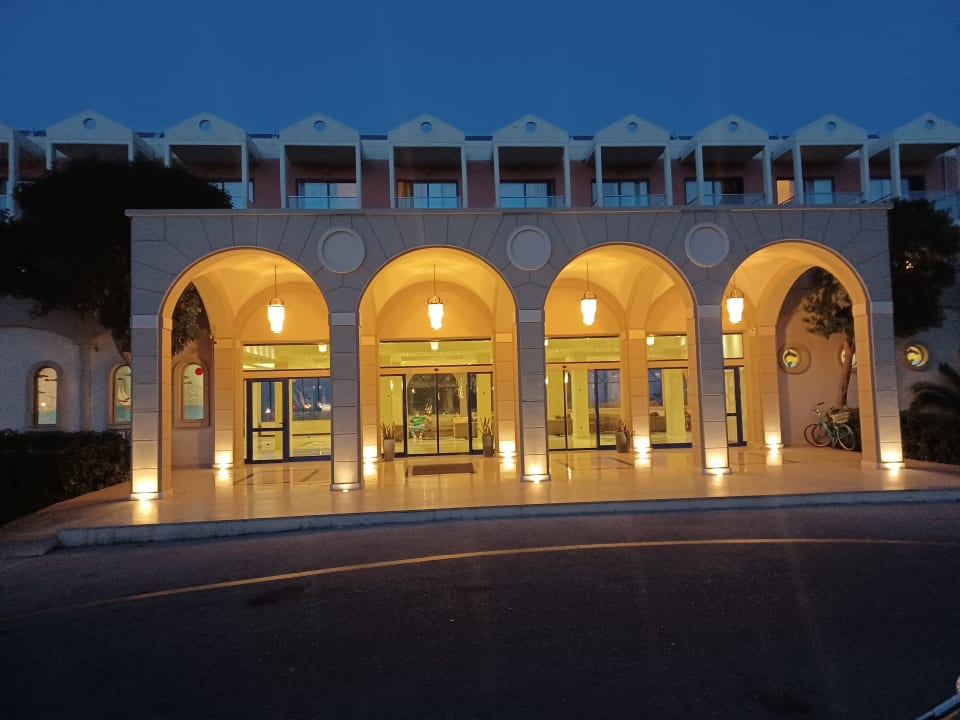 Außenansicht Kresten Palace Hotel