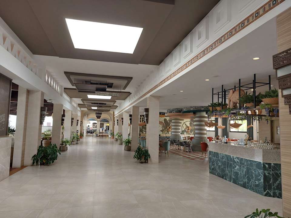 Lobby Hotel Riu Karamboa