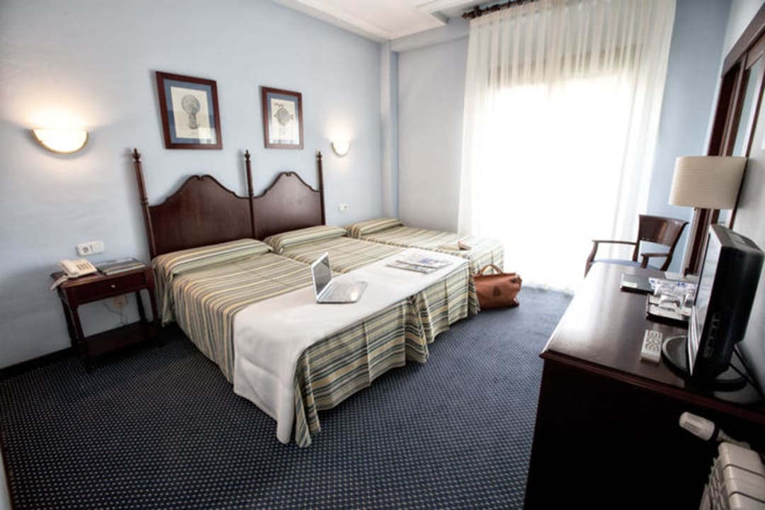 Triple room - Habitación triple Hotel Ribadesella Playa