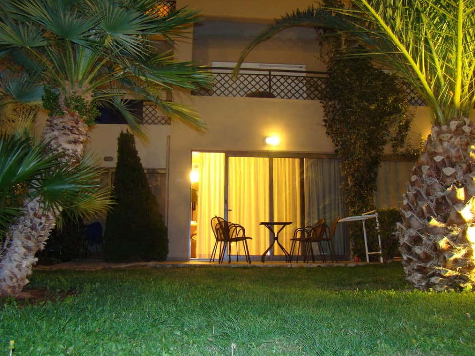 Widok na pokój od strony ogrodu Grand Hotel Holiday Resort