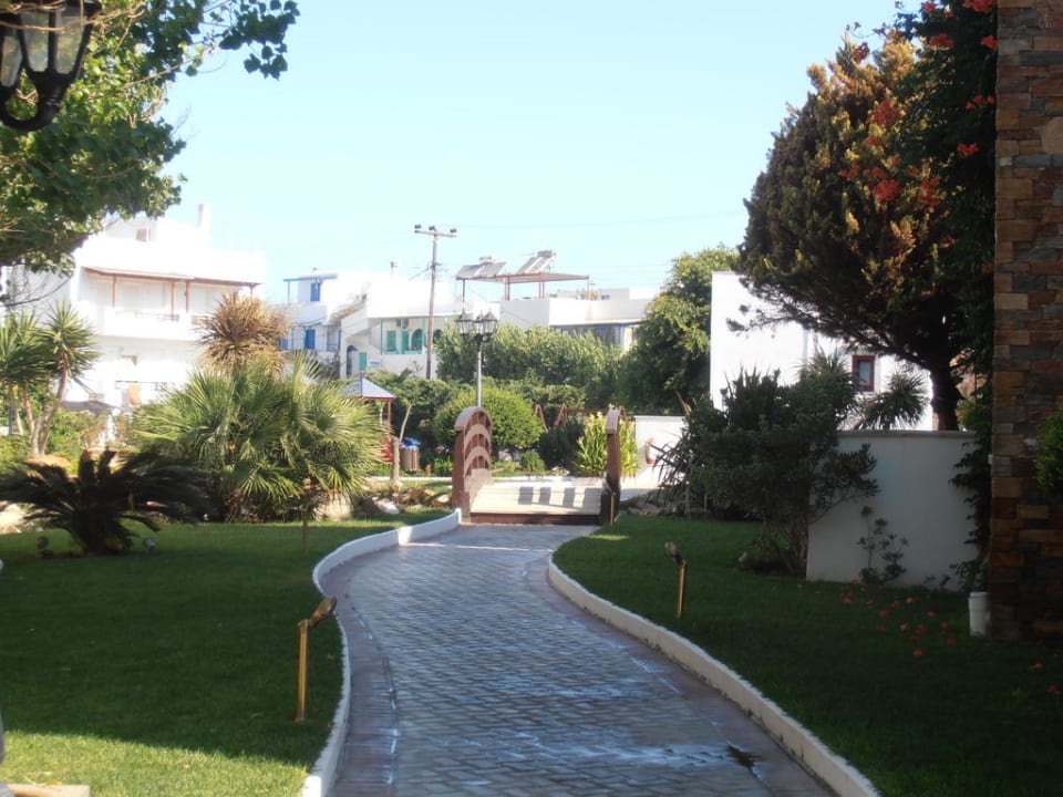 Außenanlage Naxos Resort Beach Hotel