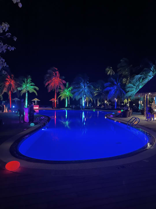 Pool Kuredu Island Resort & Spa