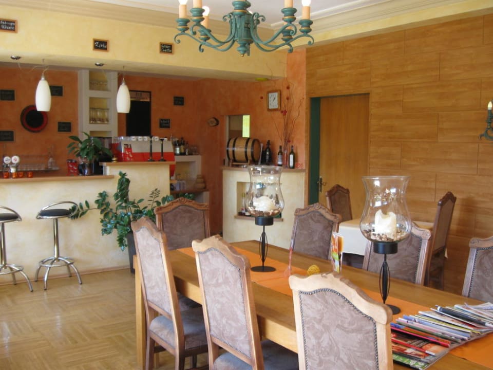 Restaurant und Frühstücksraum, Bar Apparthotel Montana