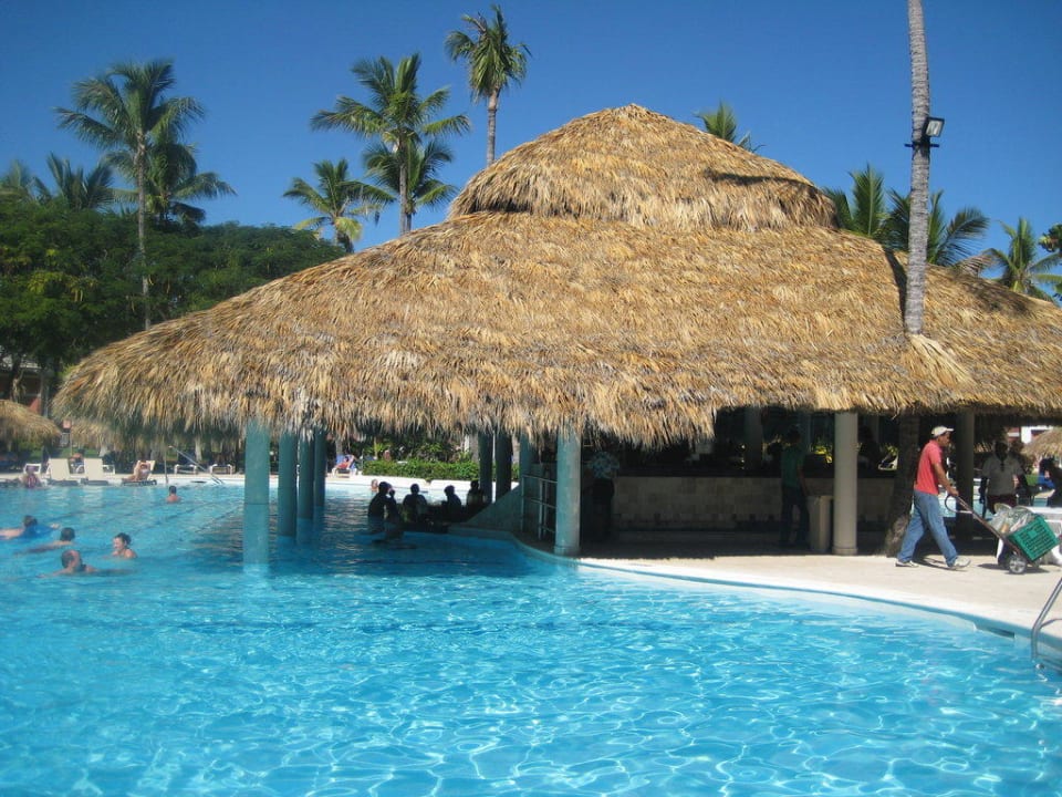 Eine von vielen Poolbars Grand Palladium Select Bávaro Resort & Spa