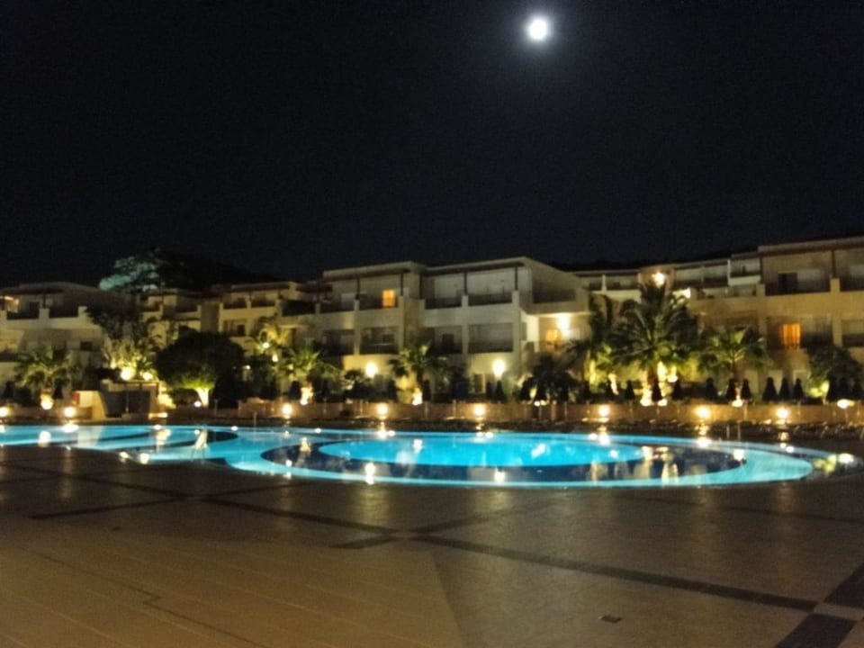 Pool bei Nacht Grand Hotel Holiday Resort