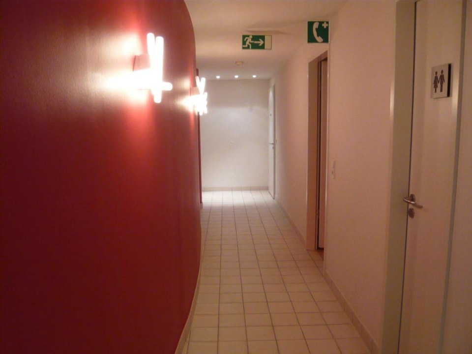 Gang zum Wellnessbereich Novotel Hamburg City Alster