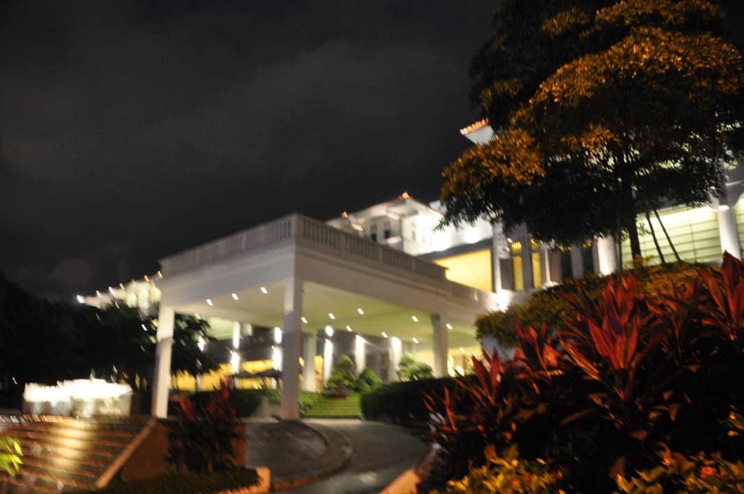 Bei Nacht Oasia Resort Sentosa