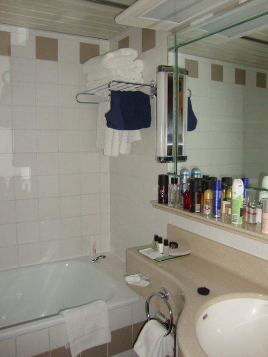 Das Bad in Zimmer 203 Renaissance Wien Hotel