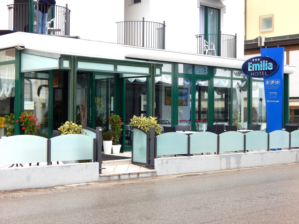 Lobby Hotel Emilia