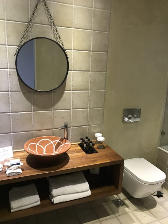 Zimmer Camvillia Resort