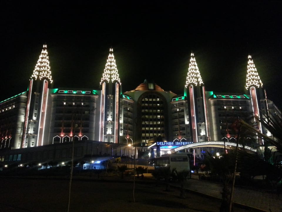 Imperial bei Nacht Hotel Delphin Imperial