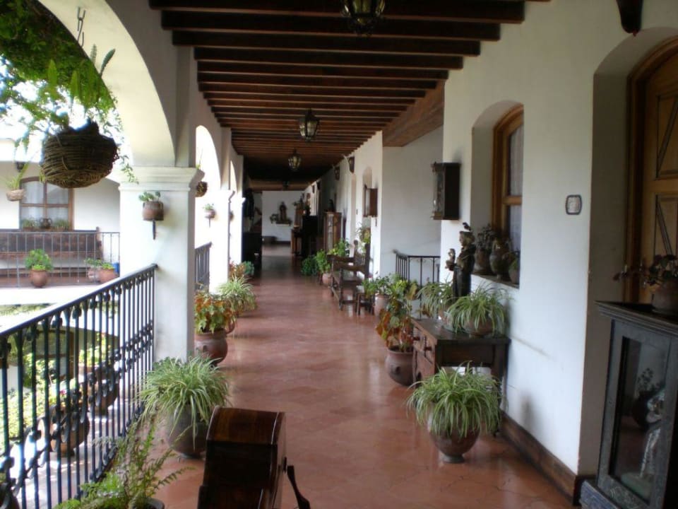 Gang zu den Zimmern Hotel Santa Tomas