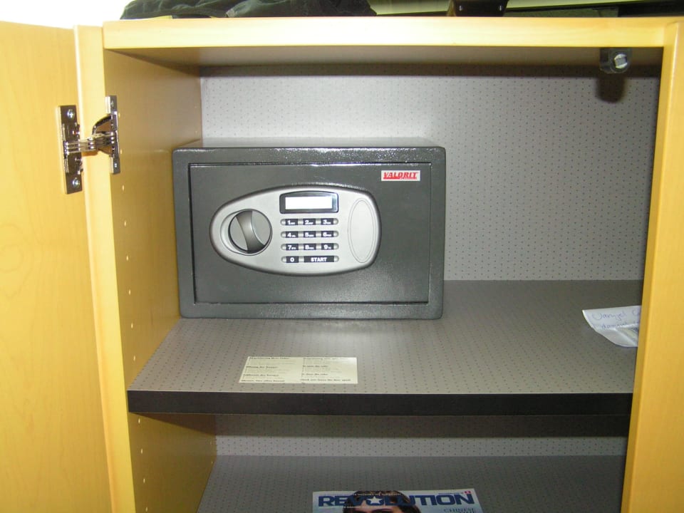 Tresor im Doppelzimmer 403. Seehotel Wilerbad