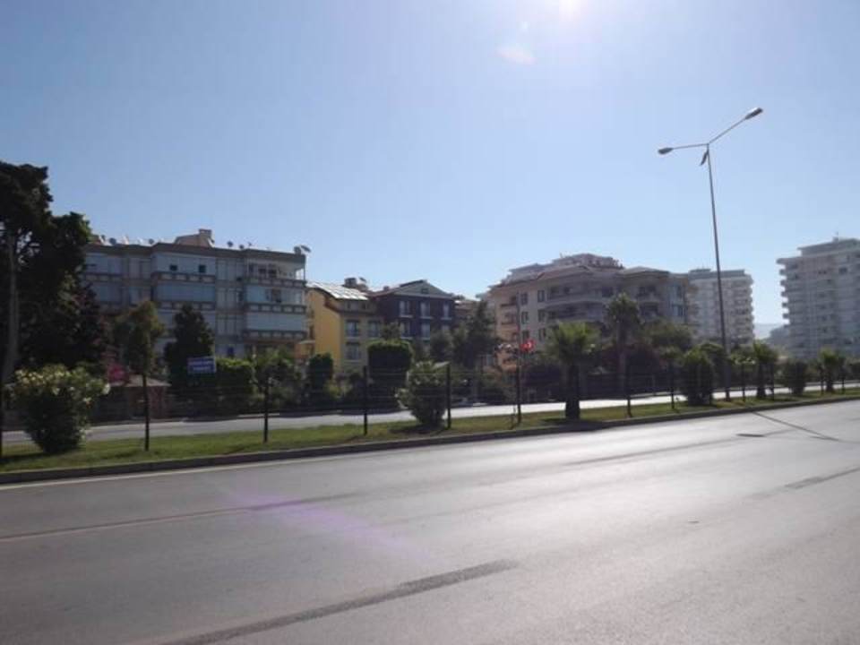 Küstenstrasse mit Blick zum Hotel Sevkibey Şevki Bey Hotel