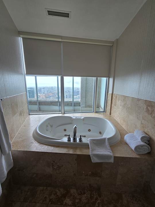 Zimmer One King West Hotel & Residence