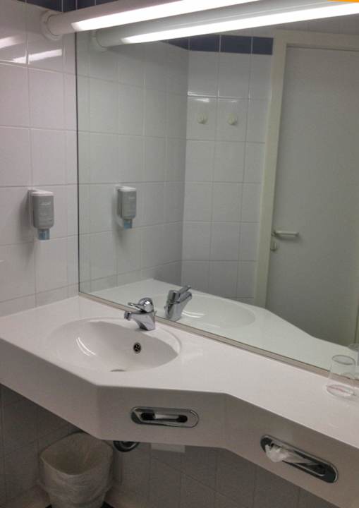 Blick auf den Waschtisch IntercityHotel Kassel