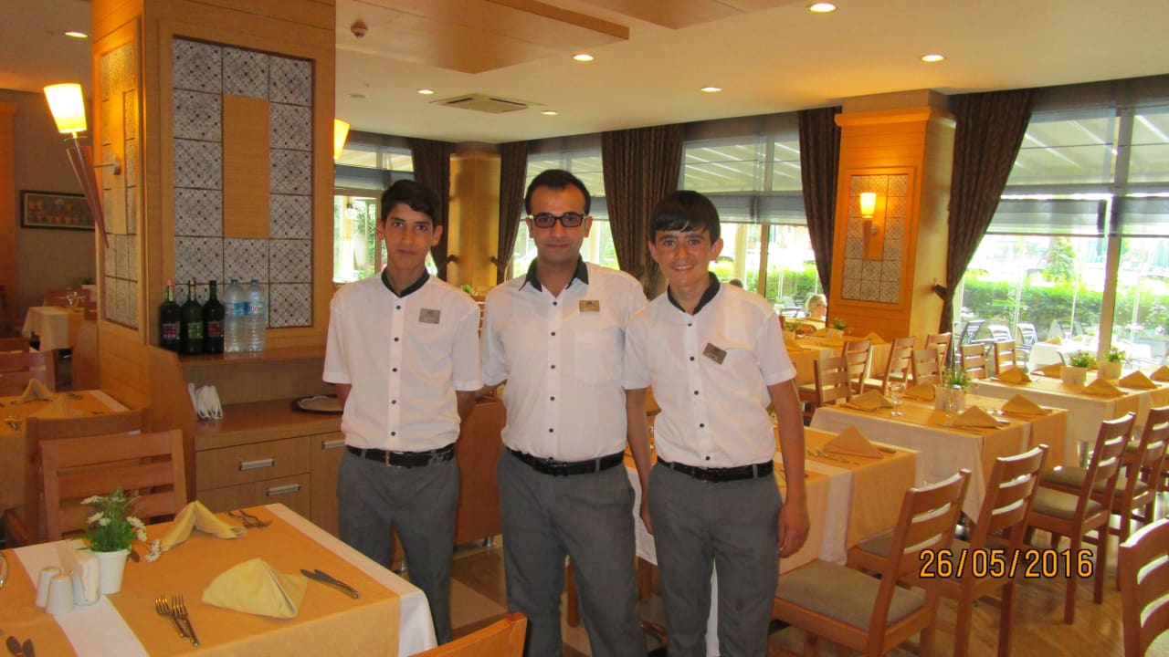 Drei der lierbenswerten Kellner Can Garden Resort