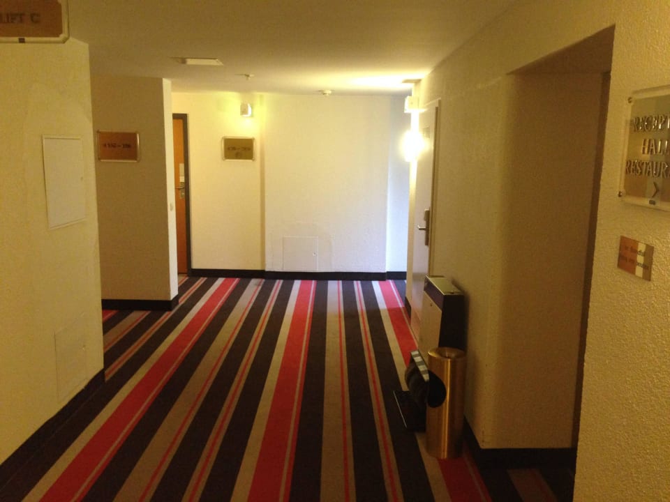 Flur vor Hotelzimmer Park Inn By Radisson Lübeck