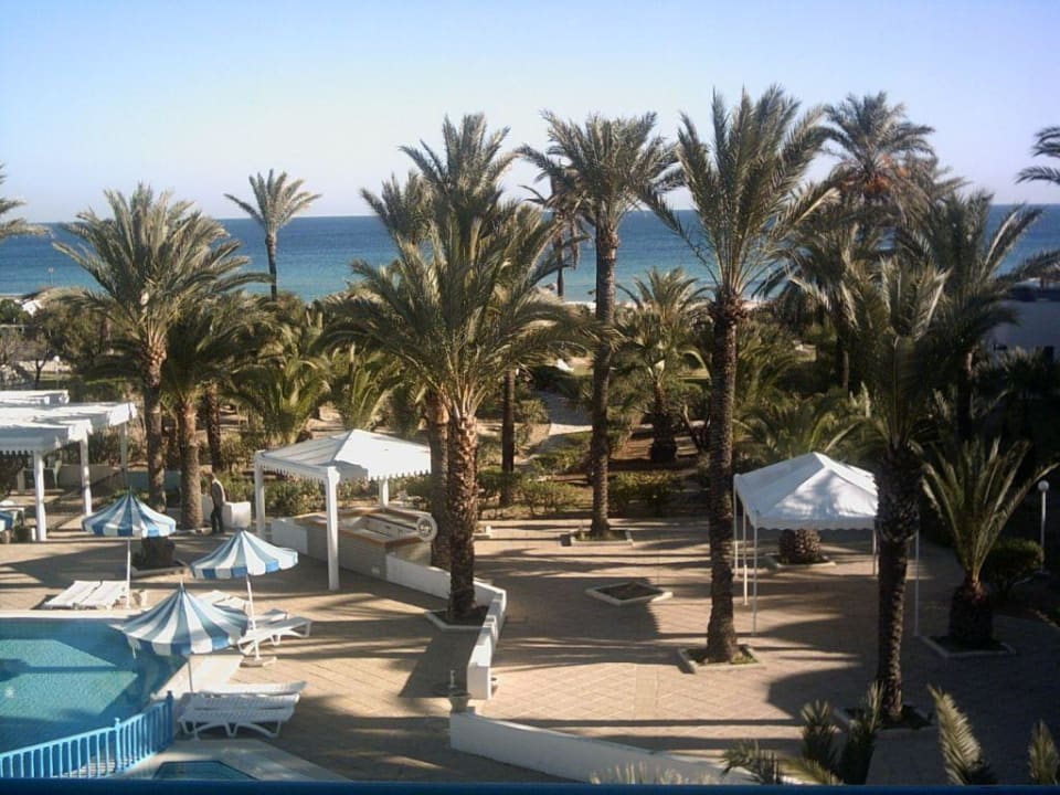 Blick zum Mittelmeerstrand Hotel Coralia Jawhara Palm Beach