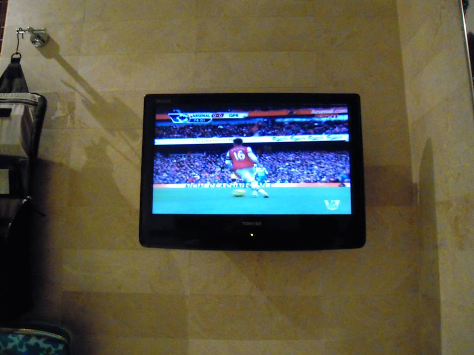 TV im Bad Hotel Gtower