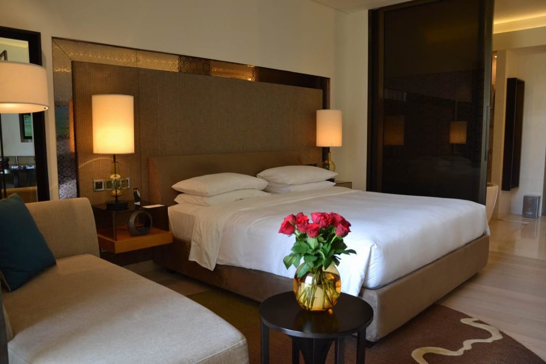 Großes Zimmer, Rosen zum Empfang Park Hyatt Abu Dhabi Hotel and Villas